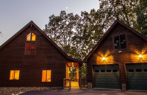 Six Mile Cabin | Cabin on Lake Keowee just minutes from Clemson, lake front property with firepit