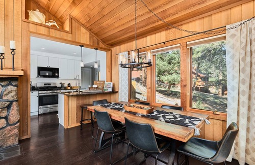 Cascade-Chipita Park Cabin | Cabin on Pikes Peak w Hot Tub, Fireplace, Fast Wifi!