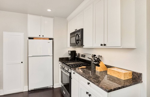 Cascade-Chipita Park Cabin | Cabin on Pikes Peak w Hot Tub, Fireplace, Fast Wifi!