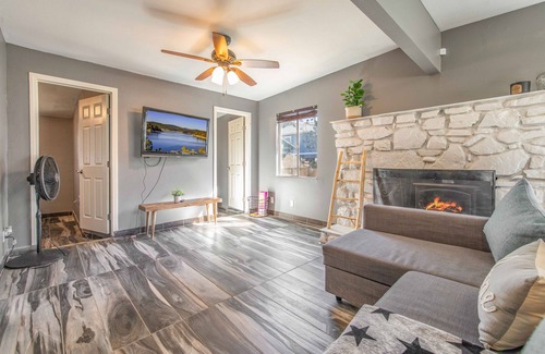 Woodlands Cabin | Cabin on Sixth - Warm and Modern