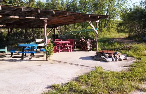 Hendersonville Cabin | Cabin on the Hill-Peaceful 1BR 20-Acre Rural Retreat-HotTub&WiFi near Asheville