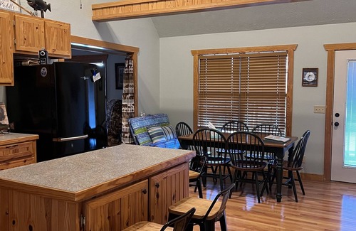 Calico Rock Cabin | Cabin on the White River with WOOD BURNING FIREPLACE