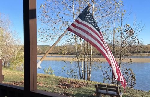 Calico Rock Cabin | Cabin on the White River with WOOD BURNING FIREPLACE