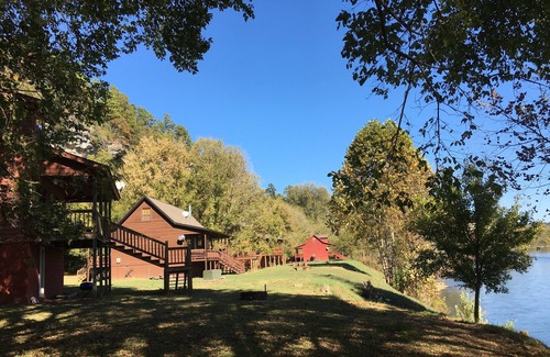 Calico Rock Cabin | Cabin on the White River with WOOD BURNING FIREPLACE