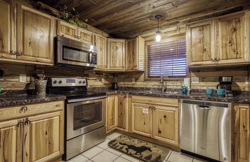 Caton Cabin | Cabin rental near Dollywood And Pigeon Forge with home game room-hot tub-Dog Friendly