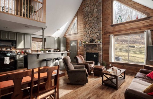 Linden Cabin | Cabin Retreat in Virginia Wine Country – Hot Tub, Theater Room & Pet-Friendly