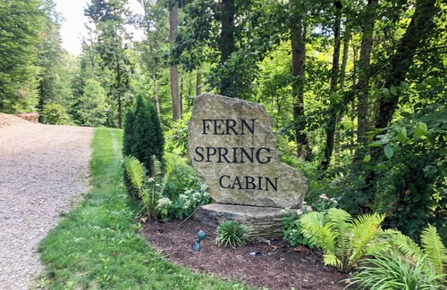 Stone Creek Cabin | Cabin Retreat on quiet back road in Amish Country with hot tub