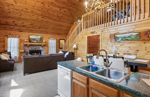 Sevierville Cabin | Cabin Retreat: Secluded Deck ~ Hot Tub ~ Game Room
