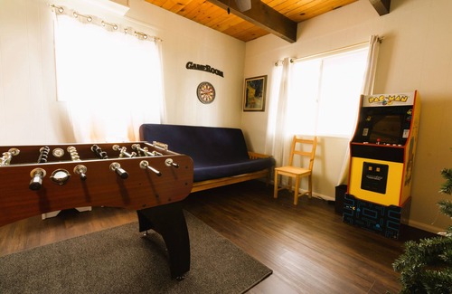 Running Springs Cabin | Cabin - Rustic Glam + Game Room + Views +Workspace- Minutes from attractions