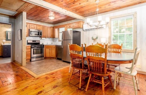 Ellijay Cabin | Cabin+RV/10acres/Stream/Seclusion/Retreat/Sleeps 6