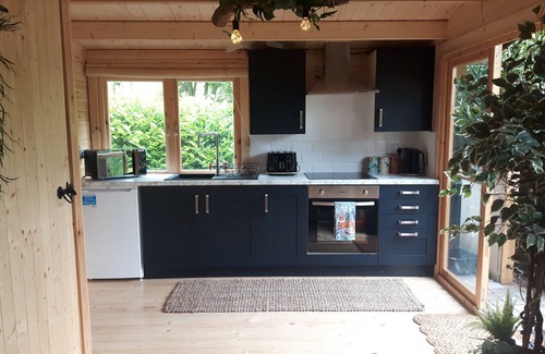 Hatherton Cabin | Cabin set in a Beautiful Romantic Tropical Garden