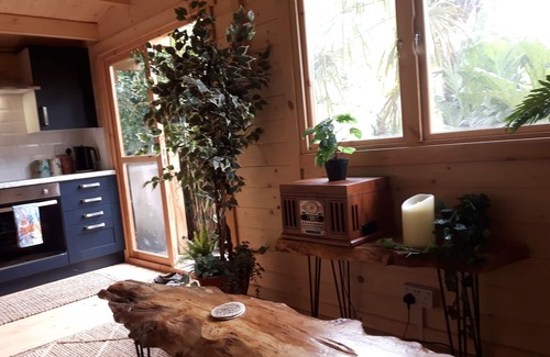 Hatherton Cabin | Cabin set in a Beautiful Romantic Tropical Garden