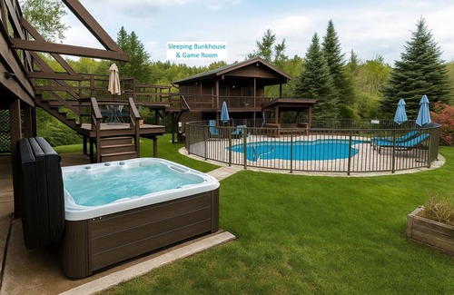 East Jordan Cabin | Cabin Sleeping Bunkhouse Hot Tub Firepit No Bunkbeds