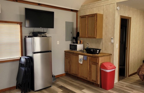 Broaddus Cabin | Cabin Sleeps 4 Just minutes from Lake Sam Rayburn