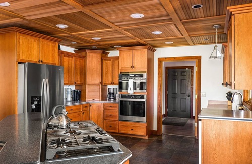 Harbor Springs Cabin | Cabin Slps 18 NEW Patio Hot Tub Arcade Ski Pets ok
