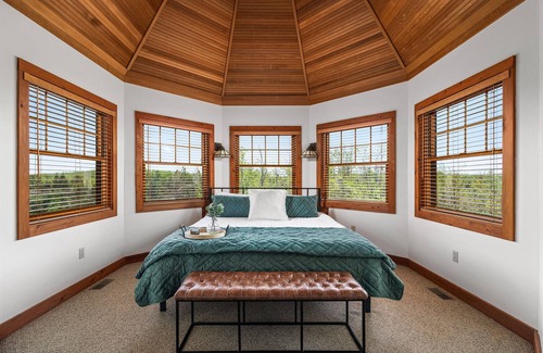 Harbor Springs Cabin | Cabin Slps 18 NEW Patio Hot Tub Arcade Ski Pets ok