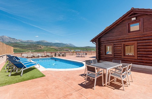 Casabermeja Cabin | Cabin 'Sunrise' with Mountain View, Wi-Fi and Air Conditioning