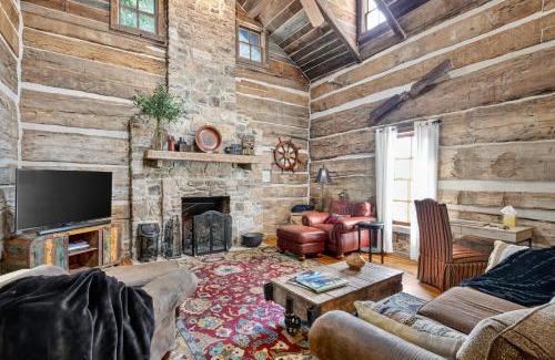 Guntersville House | Cabin Unbound - Historic Lakefront Comfort cabin