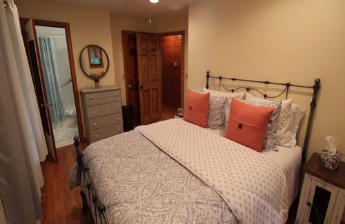 Hendersonville Cabin | Cabin: Updated Mountain Lakefront; Hiking, Canoeing, Fishing, For the whole family