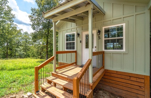 Mid America Cabin | Cabin #5 @ Rock Creek Cabins! King Bed, Great Porch, Nice Views, Pet Friendly!