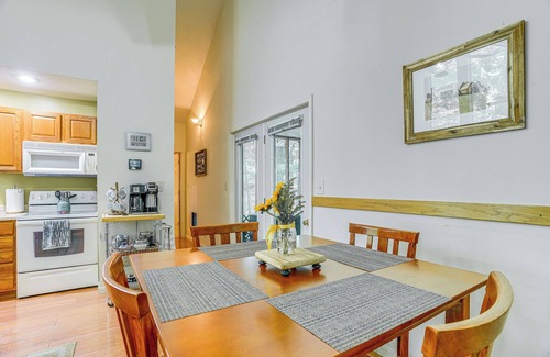 New Market Cabin | Cabin w/Deck & Screened-In Porch in New Market!