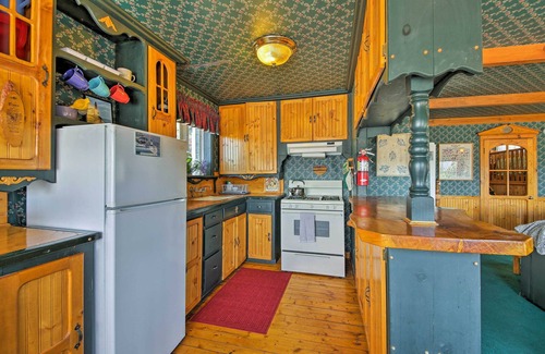 Fawnskin Cabin | Cabin w/Deck & Views Steps from Big Bear Lake