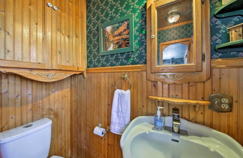 Fawnskin Cabin | Cabin w/Deck & Views Steps from Big Bear Lake