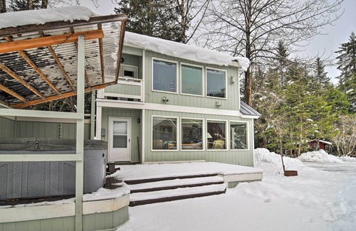 Alyeska Cottage | Cabin w/Hot Tub & Views: 1 Mile to Alyeska Resort
