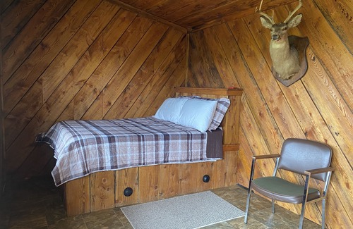 Pittsfield Cabin | Cabin with Beautiful Hilltop Views