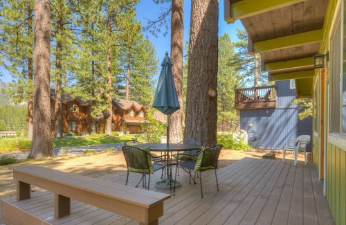 Montgomery Estates House | Cabin with deck, fireplace, enclosed yard, & washer/dryer