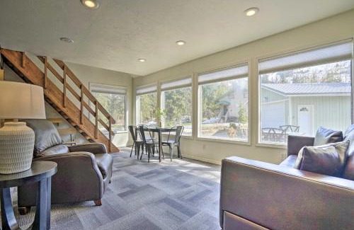 Alyeska House | Cabin with Hot Tub and Views 1 Mile to Alyeska Resort