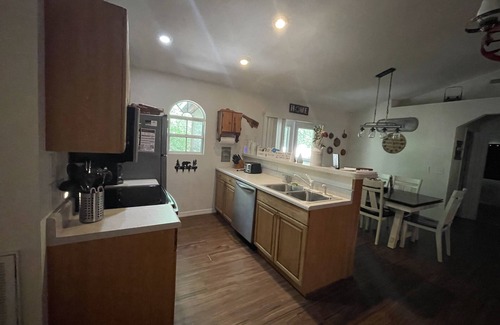 Murphy Cabin | Cabin with Hot Tub Firepit and Fireplace near waterfalls, wineries on 1.25 acres