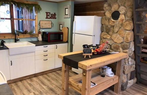 Vernon Cabin | Cabin with own Hot Tub/Self-contained! $165/night!