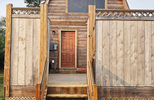 Dry Ridge Cabin | Cabin with Private HOT TUB! 8 minutes to Ark Encounter!