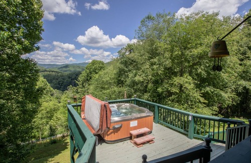 Sugar Grove Cabin | Cabin with Views & River Access