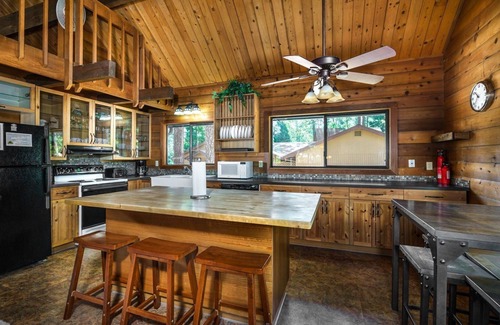 Groveland Cabin | Cabina De Alba - Charming and Modern by Yosemite Region Resorts