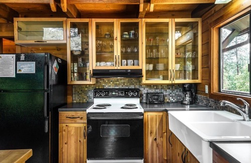 Groveland Cabin | Cabina De Alba - Charming and Modern by Yosemite Region Resorts