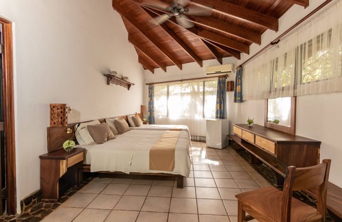 Avellanas Beach Hotel | Cabinas Las Olas