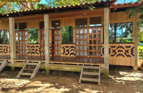 Iquitos Bed & Breakfast | Cabins and lake, abundant vegetation and wildlife in the heart of downtown Iquitos