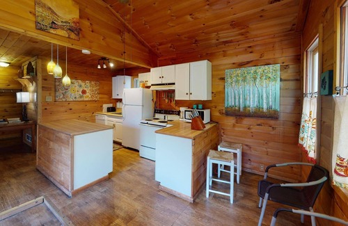 Logan Cabin | Cabins In Hocking - Willow Tree