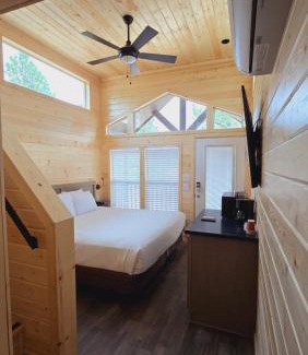 Williams Ski Chalet | Cabins with a Mountain view 4A
