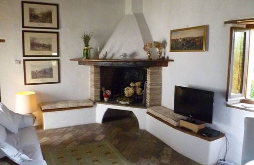 Spoleto Apartment | Cacciarella elegant and independent holiday apartment to rent 2+2 pax