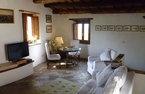 Spoleto Apartment | Cacciarella elegant and independent holiday apartment to rent 2+2 pax