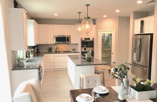 Jurupa Valley House | ❃Cache Way-Luxurious Model Home❃Perfect for Family Retreat❃Fast Wifi❃King Beds❃
