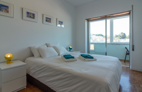 Cacilhas Apartment | CACILHAS Beautiful view of Lisbon + beaches of Caparica