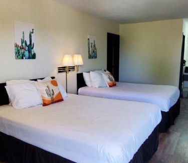 Mountain Grove Hotel | Cactus Inn and Suites