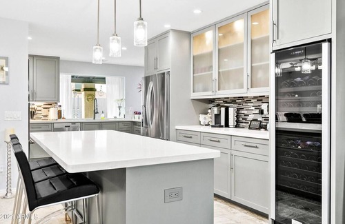 Shea Heights House | Cactus Manor, Heated Pool ! Putting Green! Centrally located