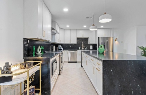 Cox Heights House | Cactus on Palm: 4BR w/Private Pool