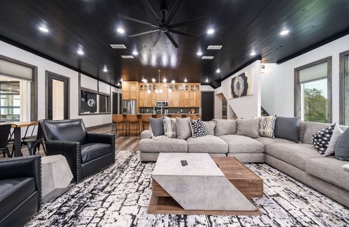 Glenwood Cabin | Caddo Patio: Waterfront cabin with large porch, game room, & theater room