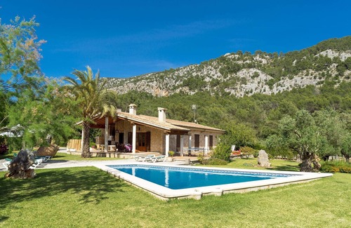 Crestatx Villa | CADELL PETIT. Charming house a short drive away from Pollensa
